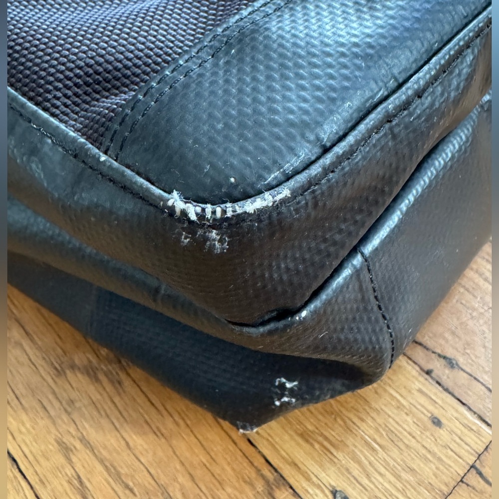 Porter and Co Nylon Messenger Bag - Black - Picture 8 of 15